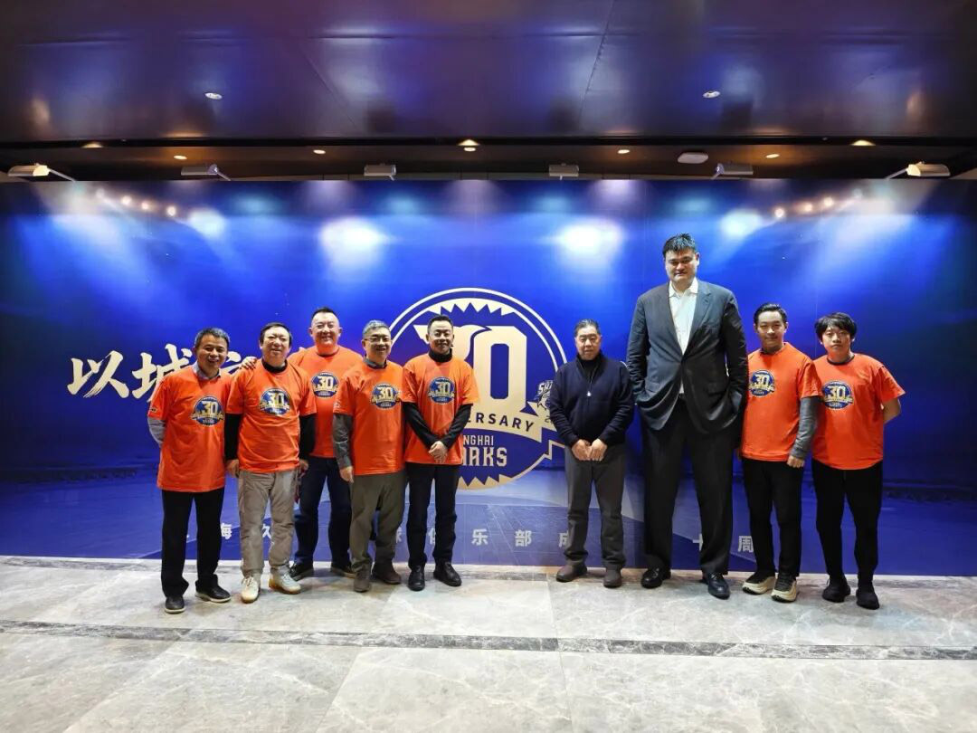 熊猫体育董事长陆浩先生作为嘉宾受邀出席上海久事篮球俱乐部成立三十周年纪念仪式